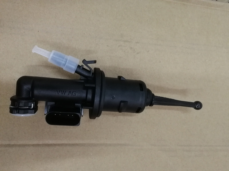 新帕萨特 迈腾 途观途安速腾明锐离合器总泵 1KD 721 388E