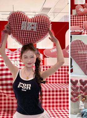 格纹蕾丝爱心抱枕圣诞节冬日红网摄道具拍氛围感软商场打EYK卡装