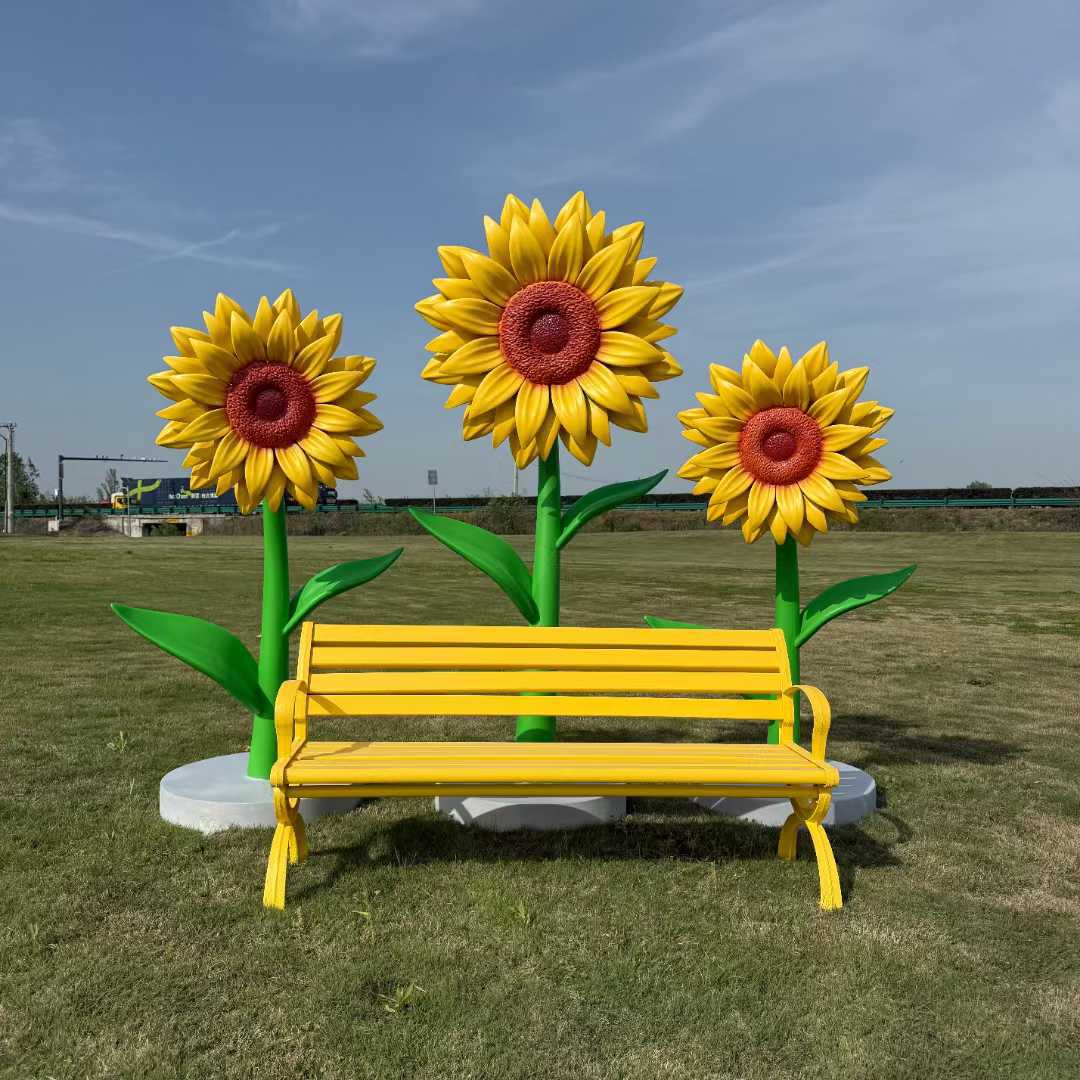 向日葵玫瑰花雕塑商业文旅景区互动拍照露营风布置玻璃钢美陈装置