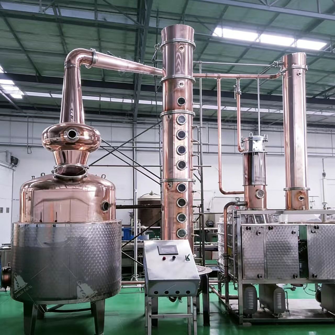 厂家供应1500升紫铜设备威士忌 酒庄金酒蒸馏设备白兰地蒸馏器