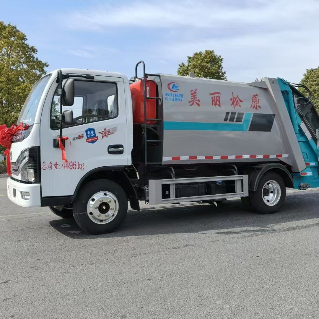 东风多利卡6方生活垃圾清运车     经久耐用 容量大动力大