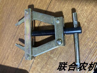 888 久保田收割机链条紧链器 588 488 欢迎大家购买 适用半喂