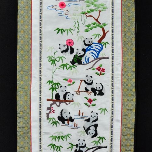 出国礼品手工绣品老绣片京绣真丝手工刺绣装饰画熊猫壁画衣料包贴