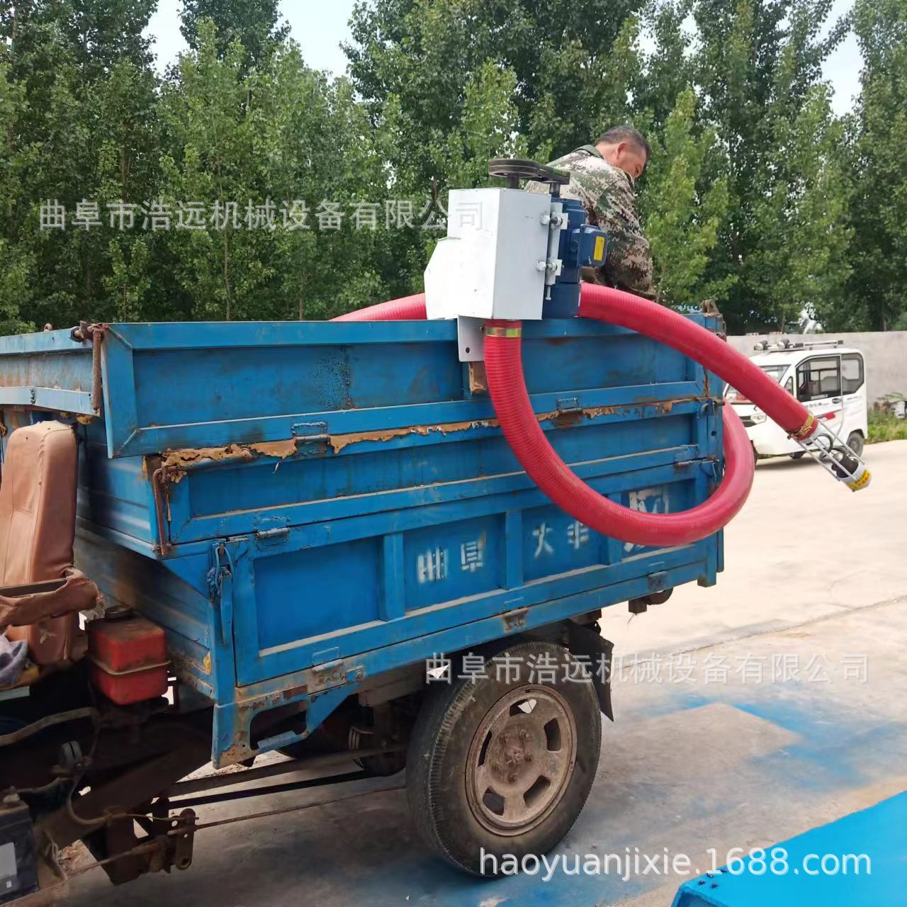 牛筋软管粮食提升机中驱动面粉输送机抽沙机视频盛达机械