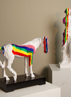 蒙德里安彩虹马雕塑艺术人物摆件酒店售楼处抽象线条家居软装饰品
