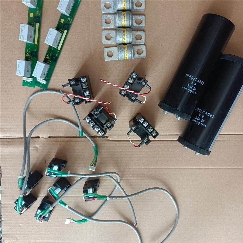 功率继电器HE2aN-S-DC24V    4个,