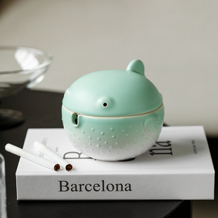 创意可爱河豚陶瓷烟灰缸酒店家用民宿宾馆家居装 饰摆件带盖防飞灰