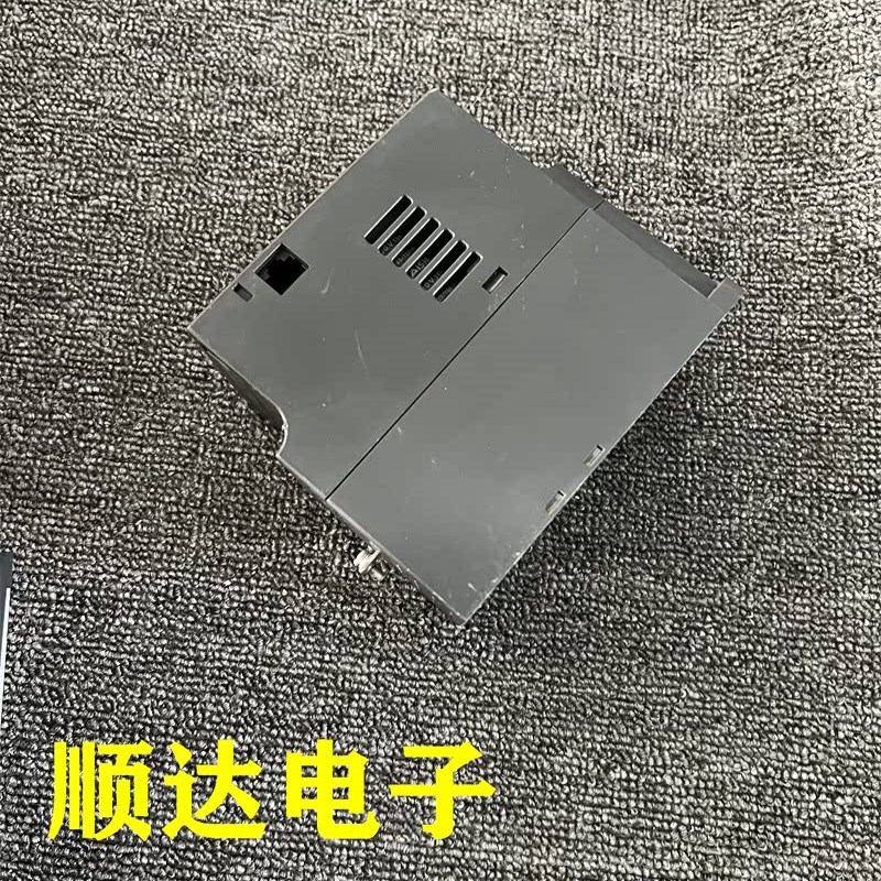 海利普变频器HLP-C105 HLP-C102D23P20XBX1CXON 2.2KW 3V