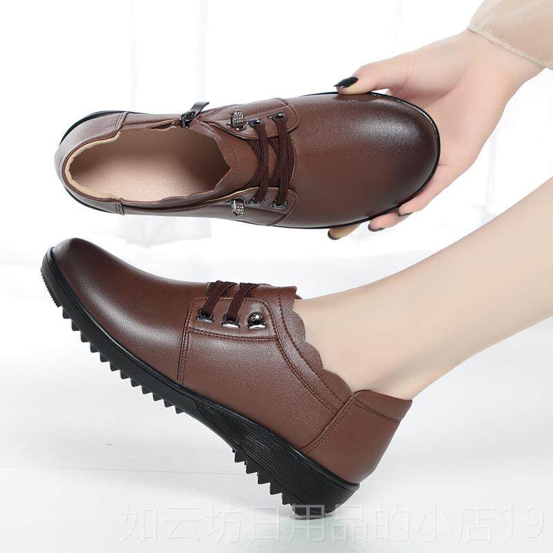 正品真皮牛妈妈鞋春新款秋平跟筋软底中老年皮鞋防滑休单闲工作鞋