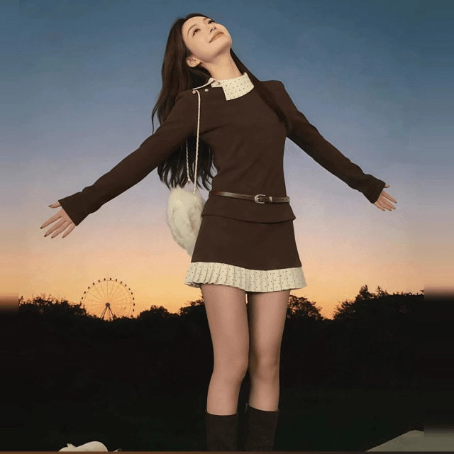 送腰带千金风女士裙子冬季2026新款波点撞色设计感配大衣短裙套装