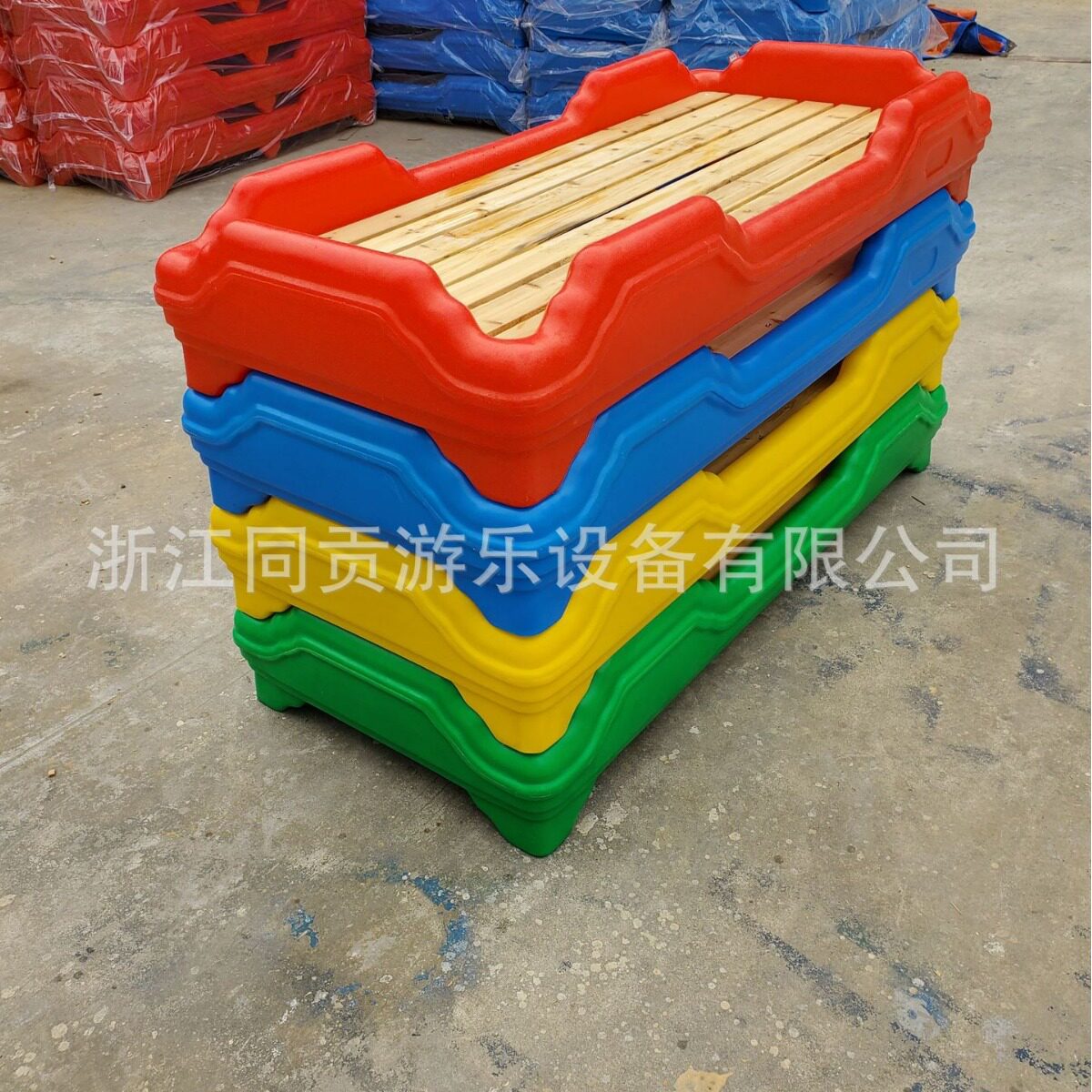 同贡幼儿园塑料床儿童床幼儿床加厚滚塑床午休叠叠床家用宝宝床