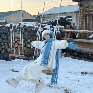 东北旅游蓝色系穿搭！奶蓝色围巾加绒保暖耳罩防寒手套冬雪地拍照