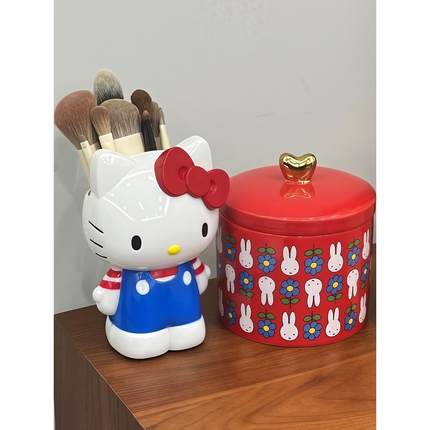 hellokitty化妆筒可爱爆！