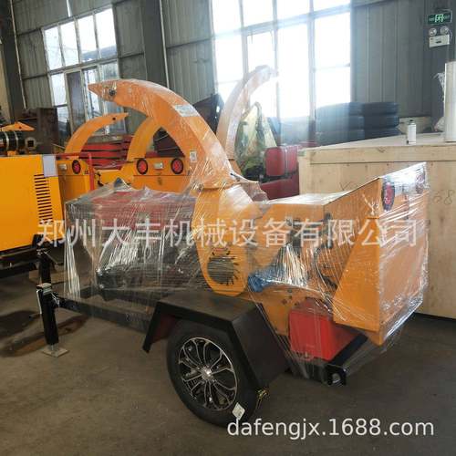 动柴油电动材树干碎枝移机树杈DBD树木树木切片机果园枝粉碎机