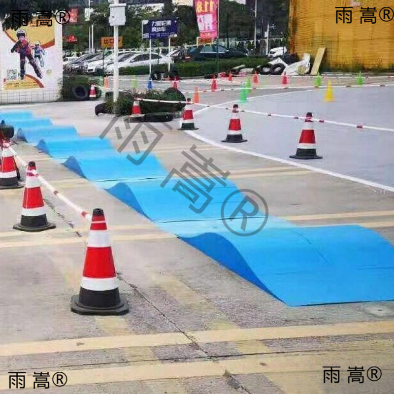 儿童轮滑滑板波浪跑道室内外