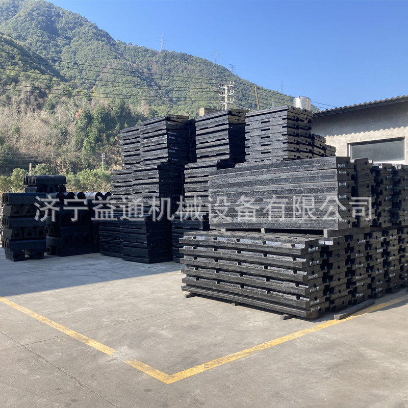 铁路道路橡胶道口垫减速垄