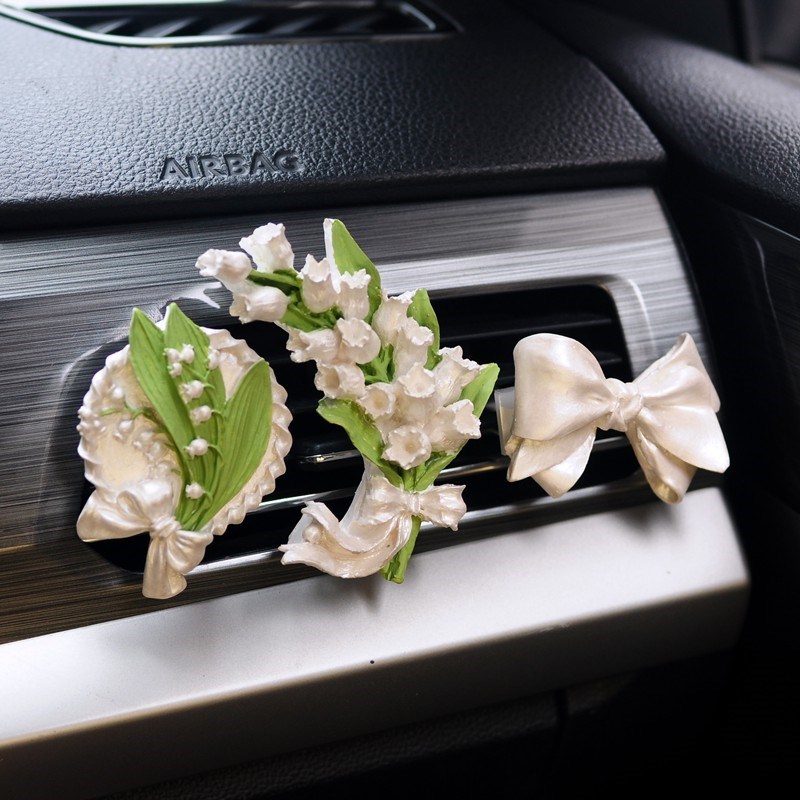 汽车内饰用品车载香水蝴蝶结铃兰花车内空调出风口香薰持久淡香