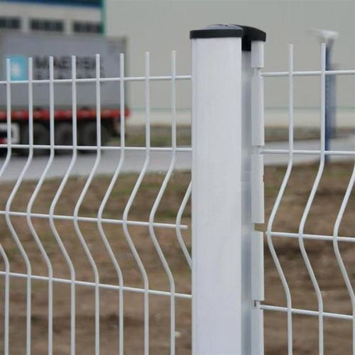 高速公路桃型柱护栏网铁丝网围栏庭院围栏网隔离防护网鱼塘隔离网