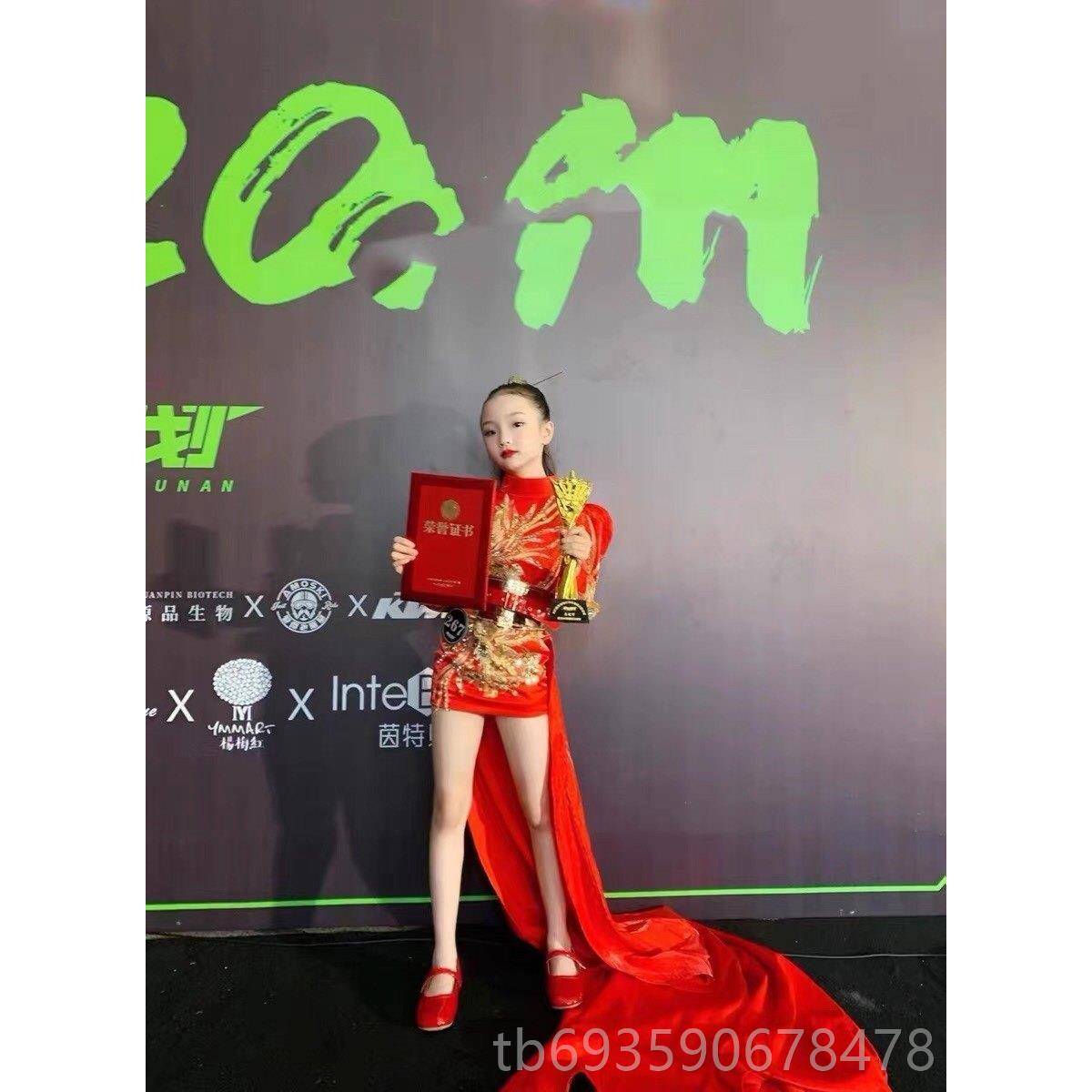 正品儿童模特走秀前短后长创意红仙境模传说色国风国装潮车红毯服图片