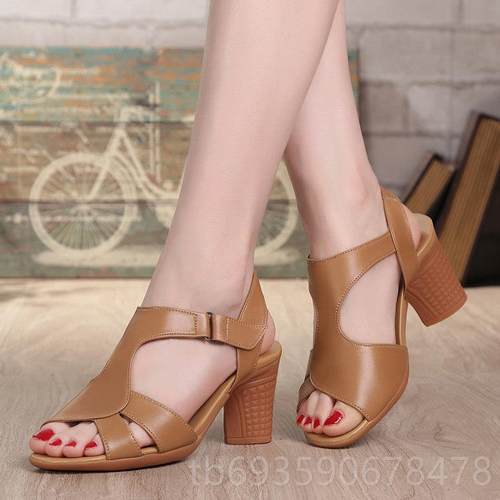 正品中2023夏软季新鱼款妈妈女凉鞋中跟粗跟嘴真皮底高跟牛筋底年