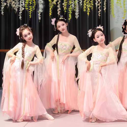 正品童演服、古典舞服、风春意暖服儿、中国舞服、古服、飘逸仙纱