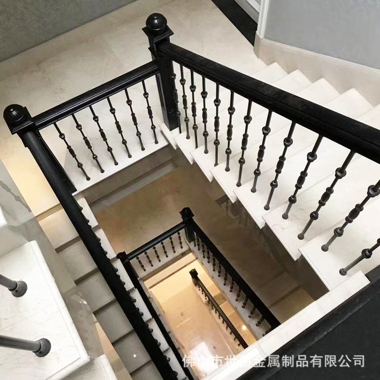 现代简约别墅楼梯立柱扶手 铝艺楼梯扶手栏杆 家用室内楼梯立柱