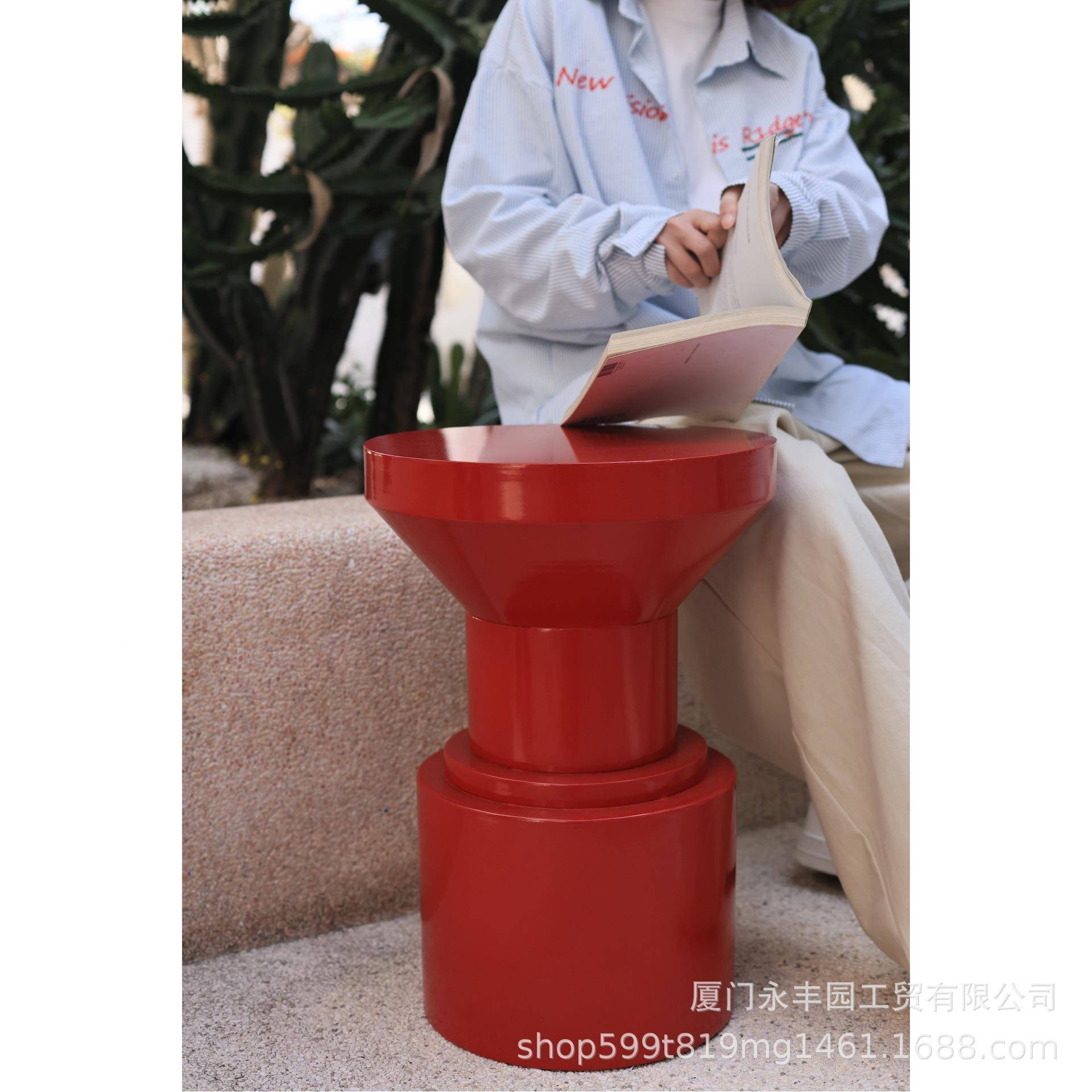 AXI嘻物所红色金属边桌极简沙客代艺术厅发圆桌圆形设计现小茶几