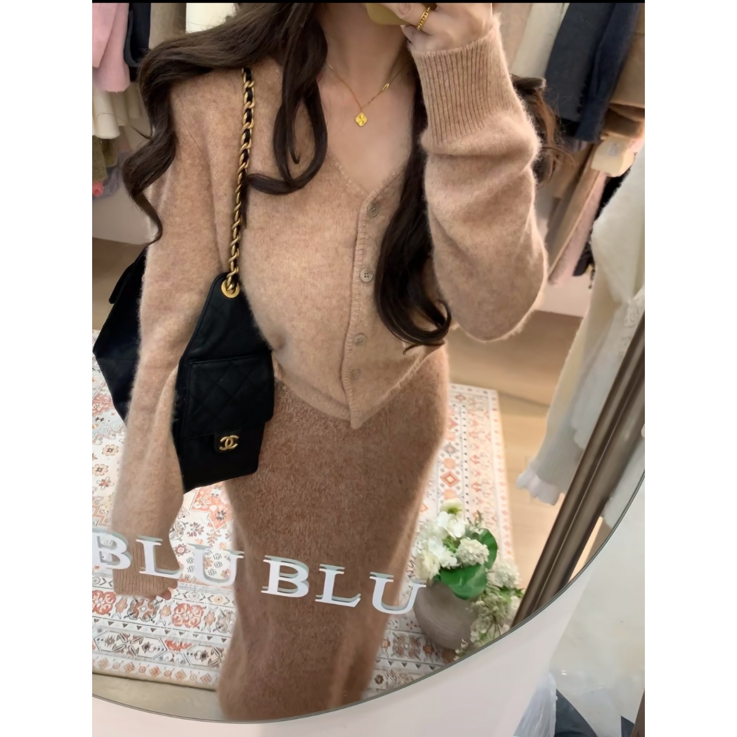 V领短款针织上衣显瘦直筒半身裙