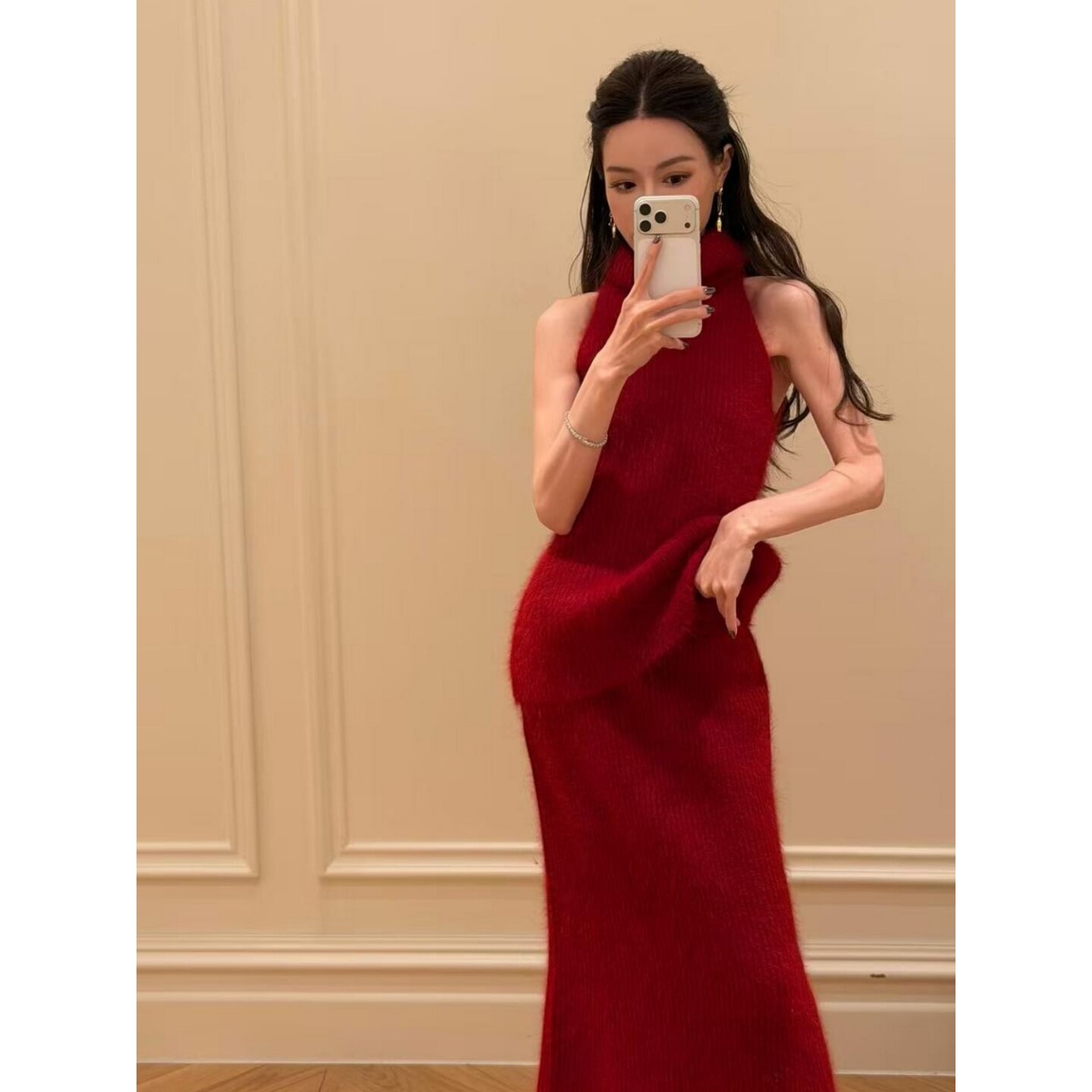 套装女2026新款冬装氛围感红色挂脖无袖针织背心高腰显瘦半身长裙