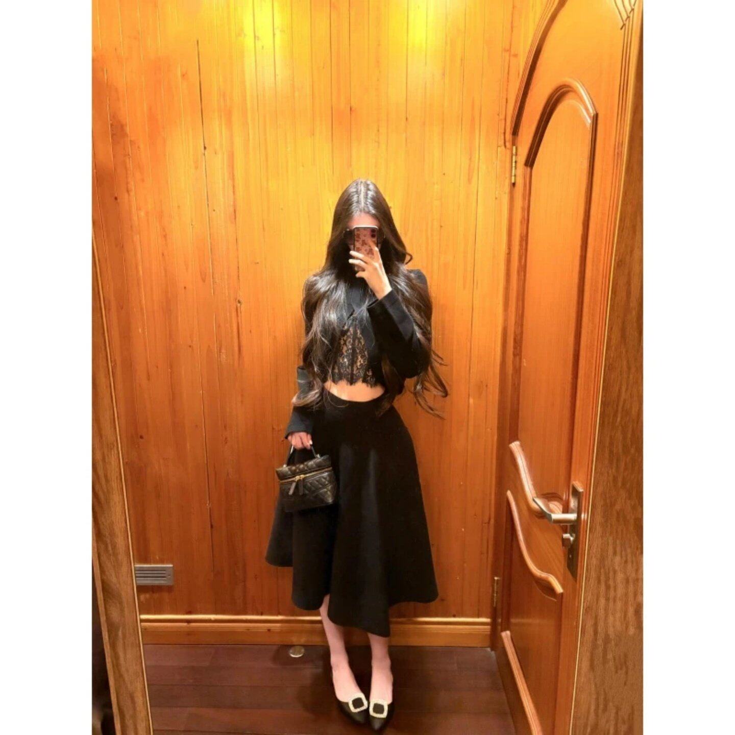 蕾丝吊带短款黑色毛衣显瘦半身裙