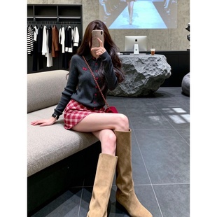 套装女2026新款冬装韩系氛围感撞色圆领针织衫高腰显瘦格纹半身裙