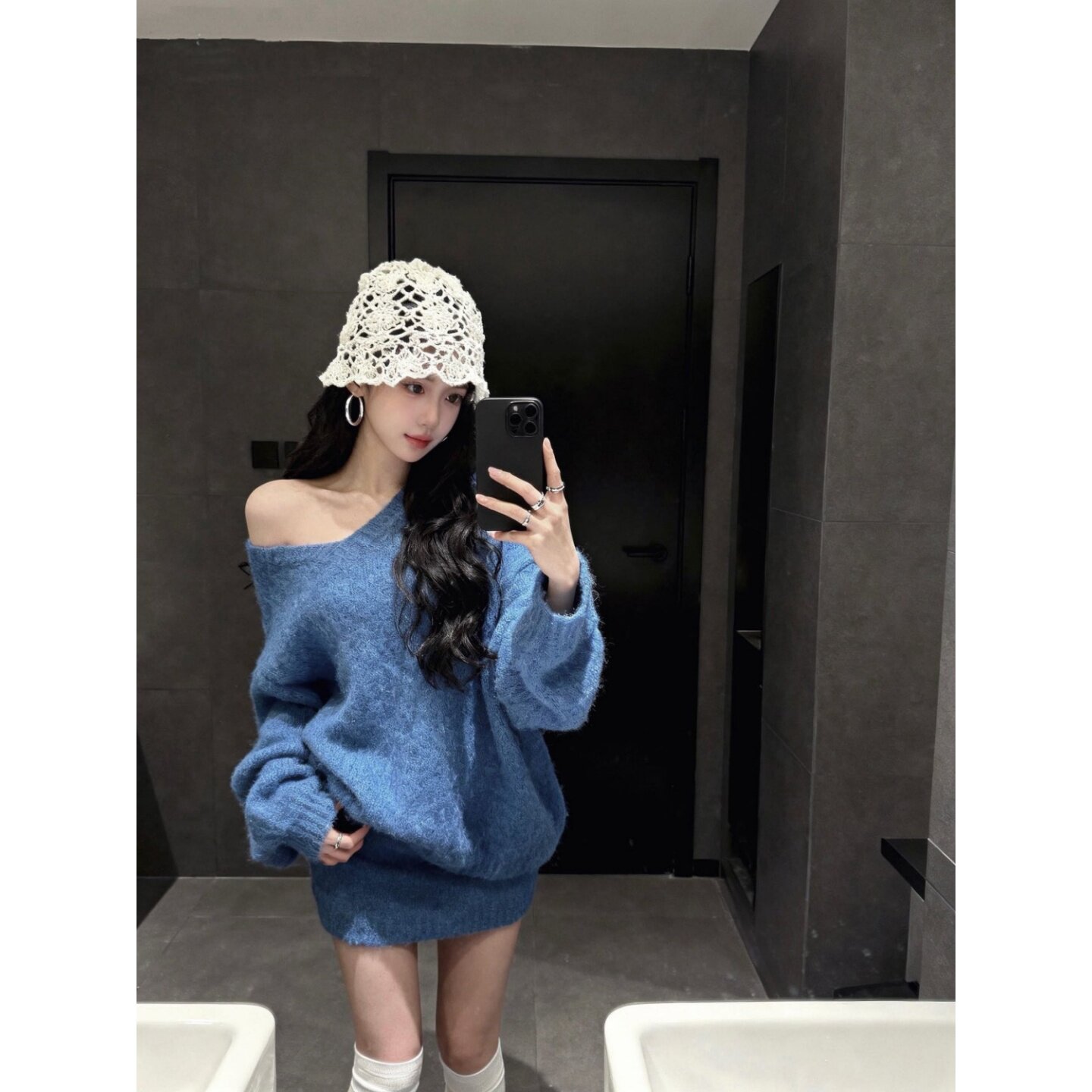 套装女2025新款韩系纯欲风性感露肩蓝色毛衣女高腰显瘦包臀半身裙