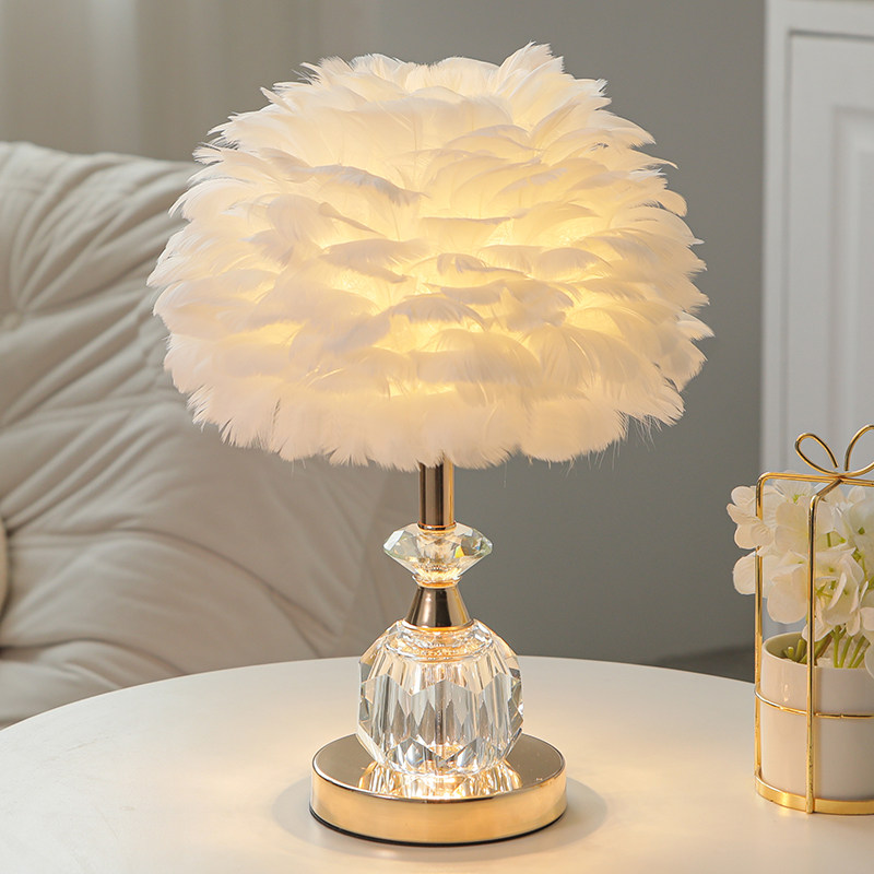 羽毛台灯家用卧室简约现代灯温馨浪漫婚房水晶装饰结婚床头小夜灯