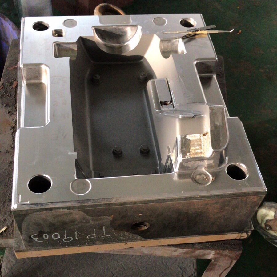 台州源彦工贸吹塑注塑机模具
