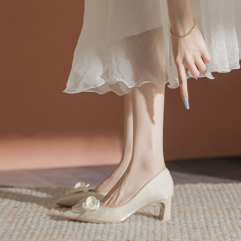 初心~花朵主纱婚鞋粗跟不累脚缎面白色订婚高跟鞋礼服单鞋女日常