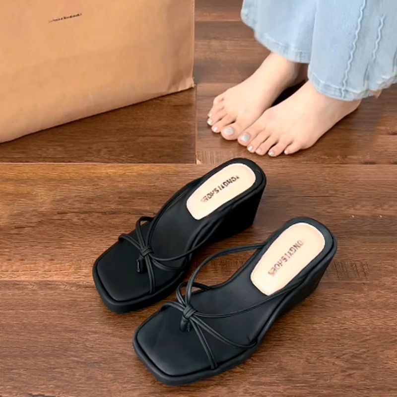 南在南方黑色坡跟人字拖鞋女款夏外穿2025新款配裙子厚底凉拖鞋子