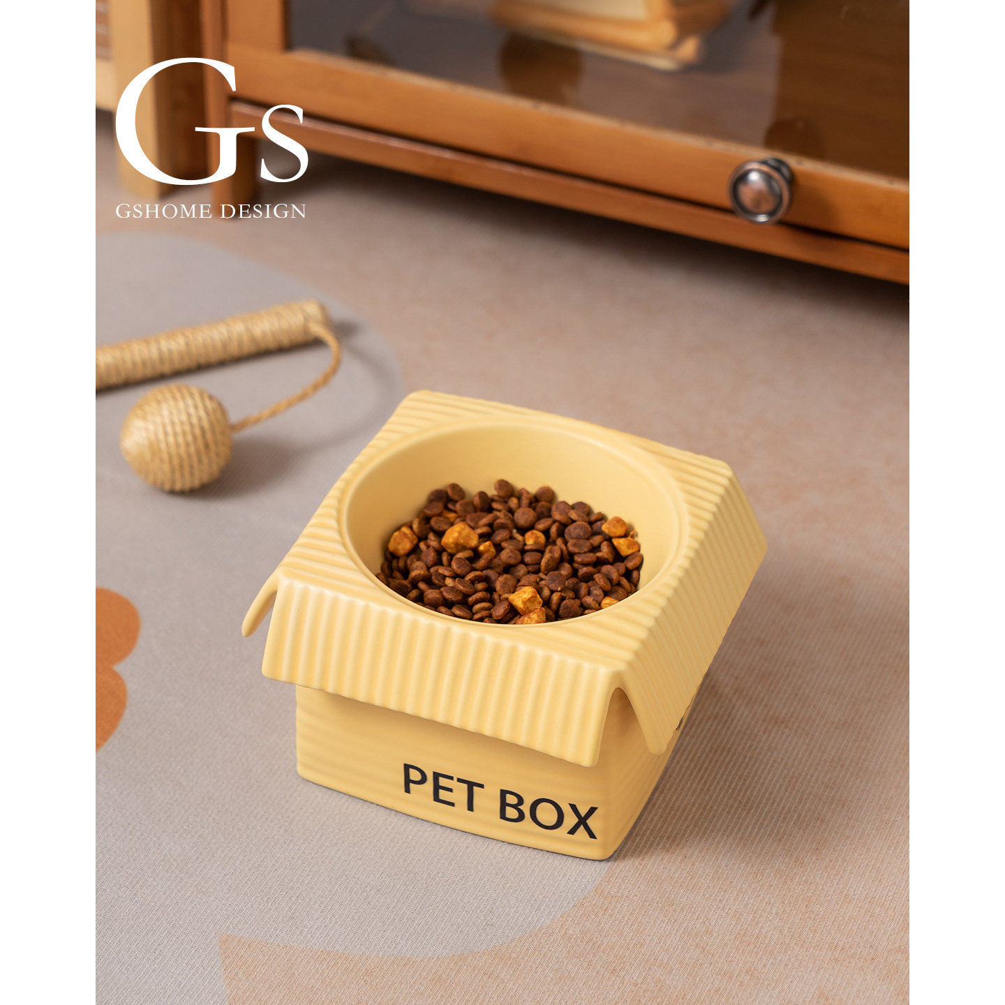 新型猫碗陶瓷大浅口径不易打翻保护颈椎可爱宠物食盆狗粮收纳摆件