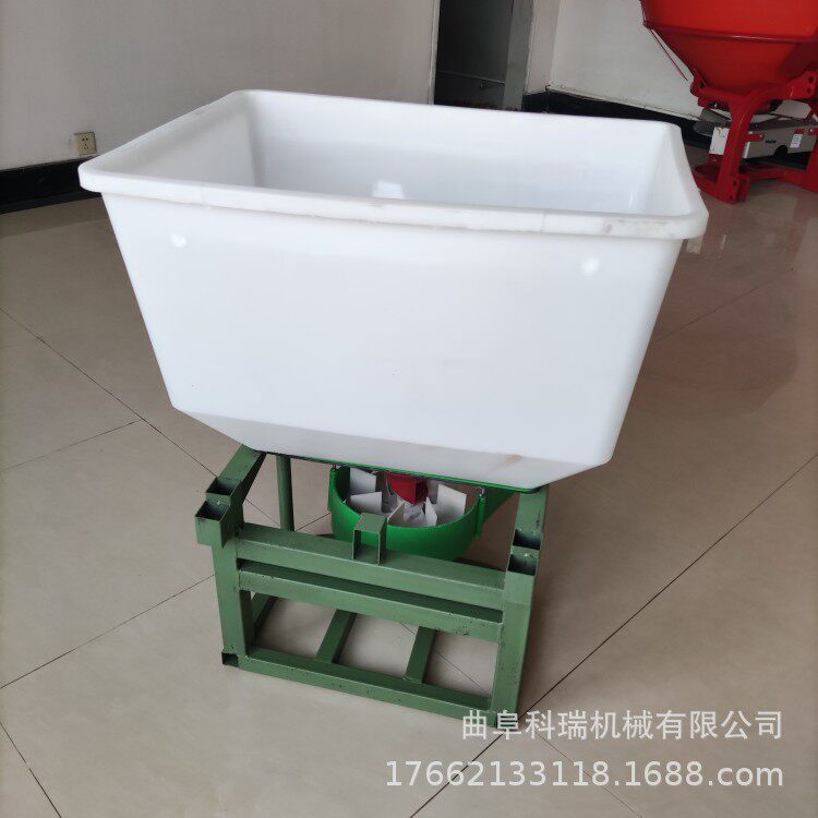 小四轮撒颗粒化肥机三轮拖拉机后挂粉状撒肥机农用小麦下肥机