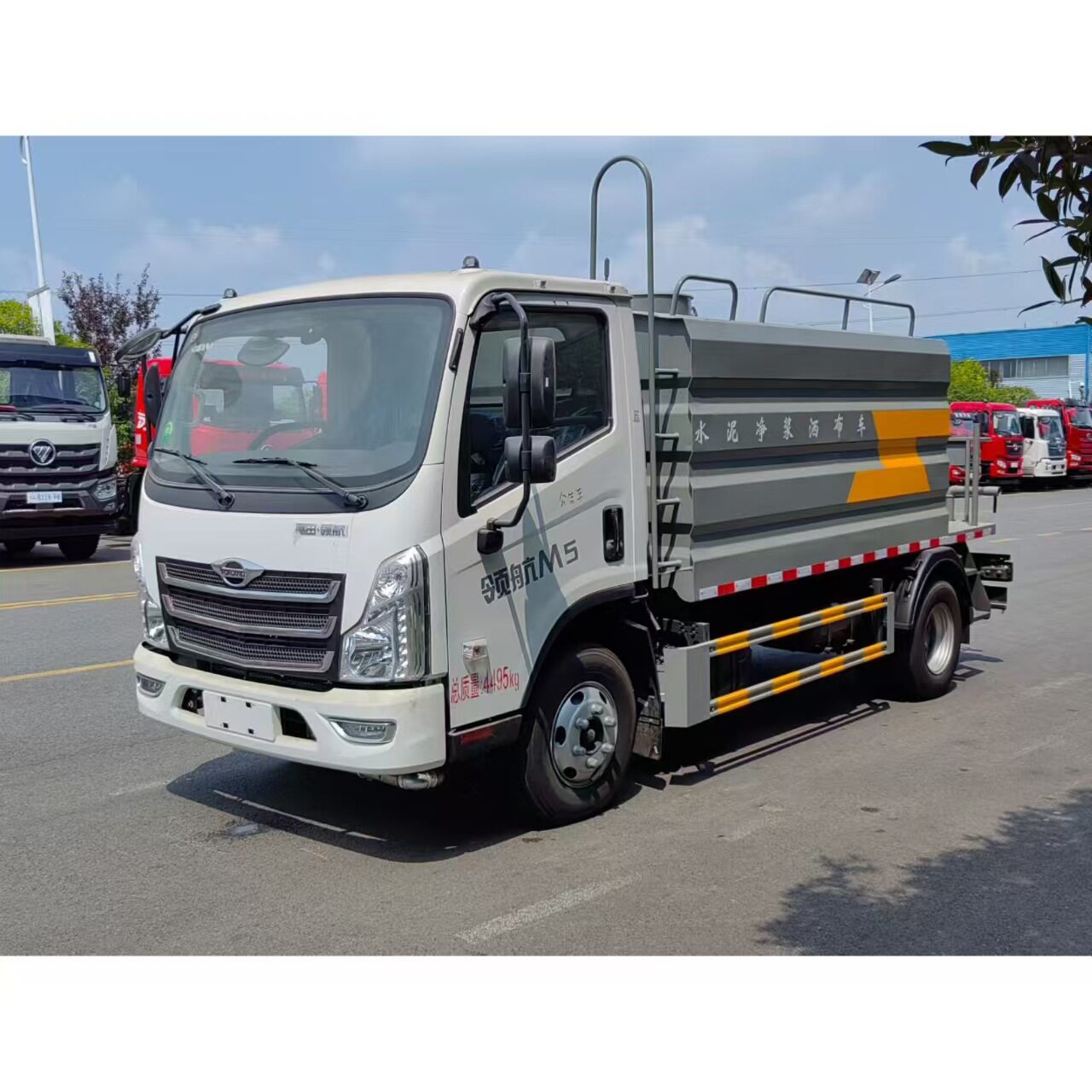 国六7方蓝牌智能水泥浆撒布车