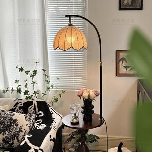 旁中古风台风落地灯客厅沙发边几氛围886灯美式复古卧室床头柜置