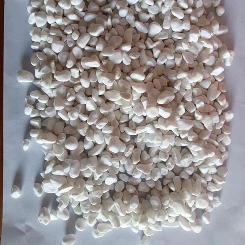 白色鹅卵石雪花白砾石庭院白石子铺路造景白色水洗石白鹅卵石厂家