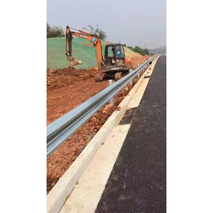 高速公路波形护栏板国标锌双波撞形护栏热镀三波两波乡村道路防波