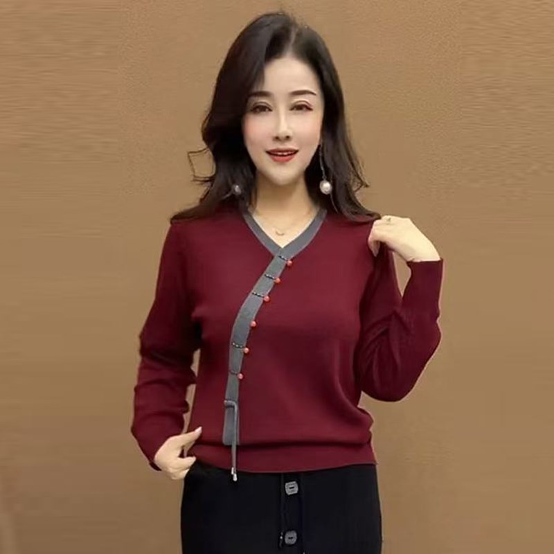 时尚新中式国风V领钉珠斜襟打底衫女士秋冬套头宽松显瘦打底衫