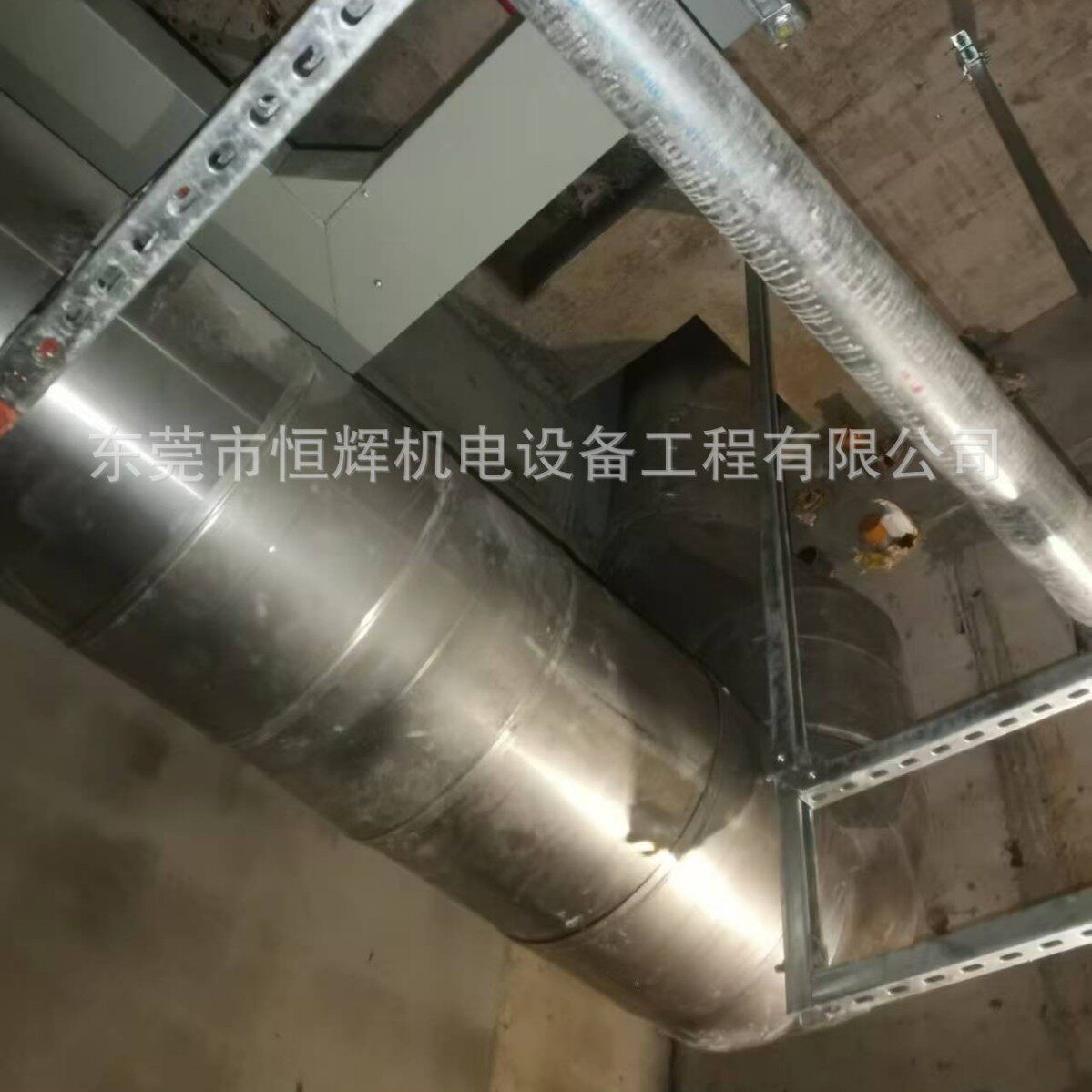 发电机房烟管烟囱304不锈板制作中间设伸缩节顶设防雨风帽