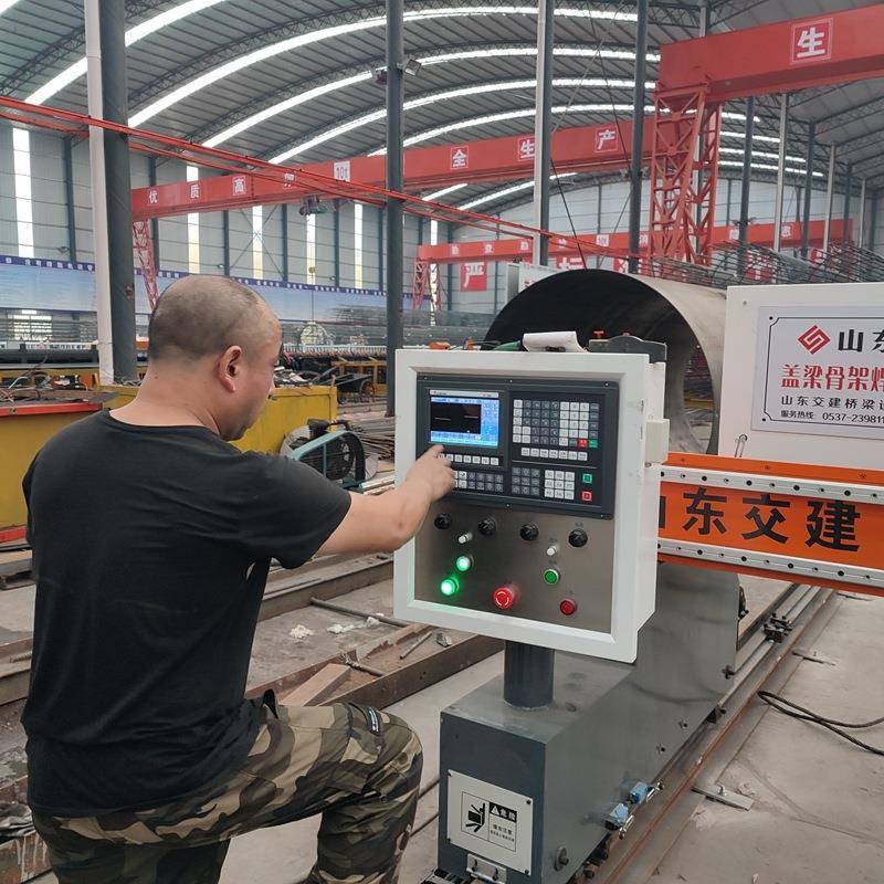 龙门式盖梁骨架焊接机器人焊接效率高操作简单山东交建