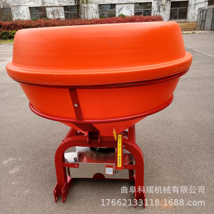 科瑞小四轮撒肥机600L加厚