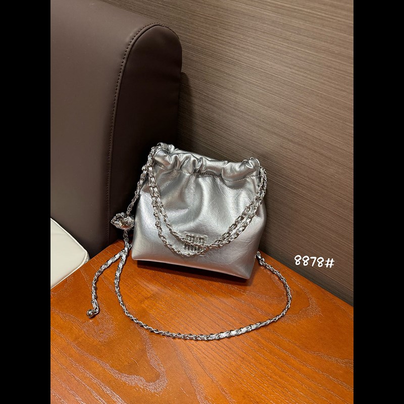 今年流行银色垃圾袋包包女高级感通用款女包