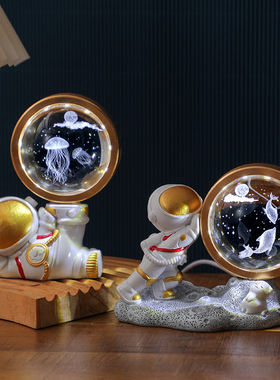 太空人水晶球小夜灯摆件太空人桌面办公室工位装饰品送人生日礼物