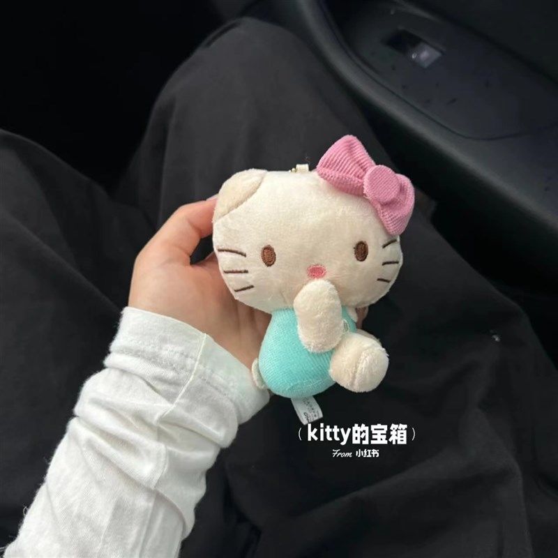 薄荷绿侧坐kitty挂件可爱背包书包毛绒钥匙扣公仔包包小饰品kt猫