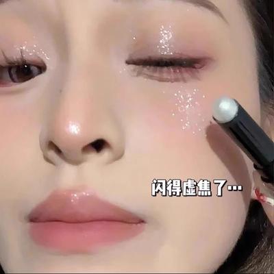 新手高光笔细闪懒人眼影棒眼妆眼头腮红脸部自然提亮珠光卧蚕修容